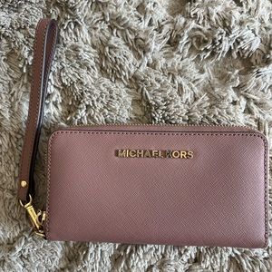 MICHAEL KORS Wristlet Wallet // Light Mauve